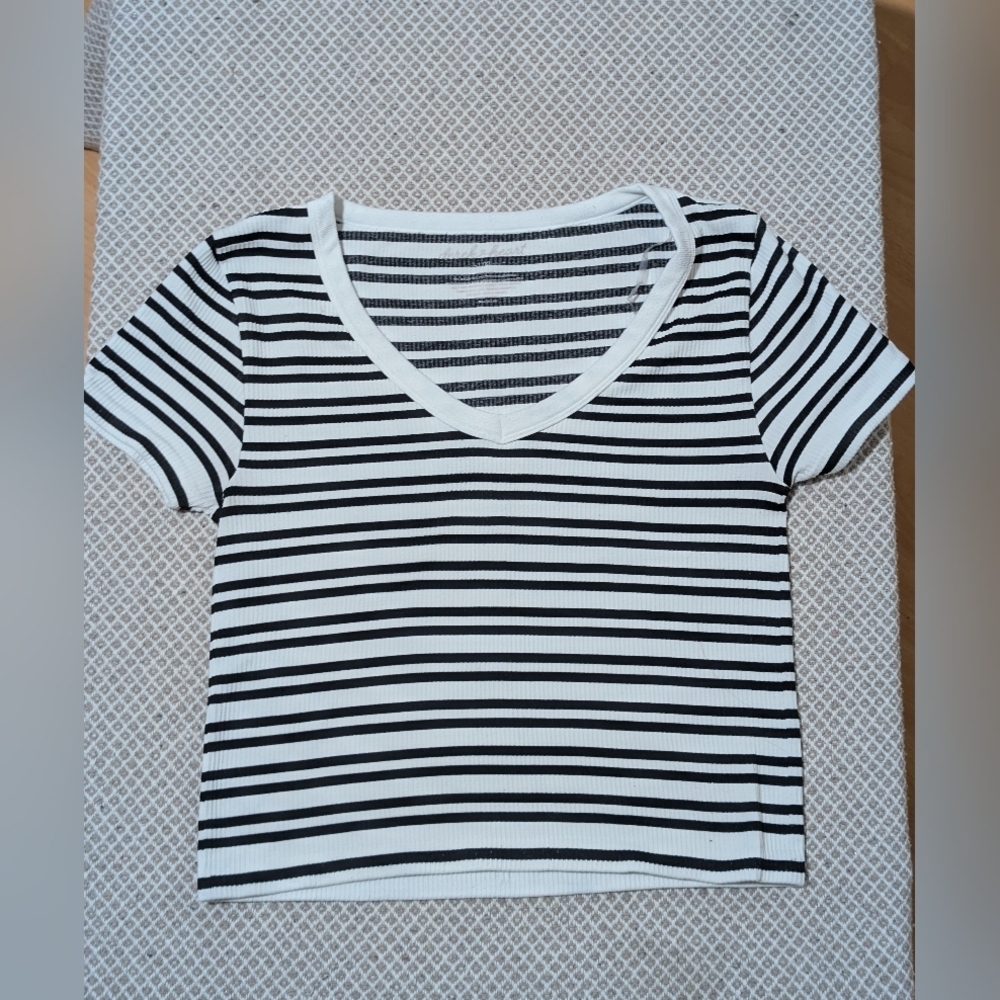 Derek Heart Black and White Striped Crop Top V neck Top